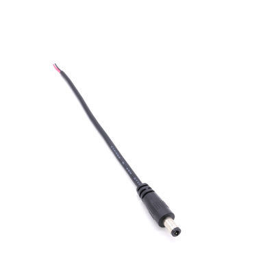 Corrente preta dos conectores de cabo 5A da C.C. do PVC que avalia o tipo impermeável elétrico da tomada